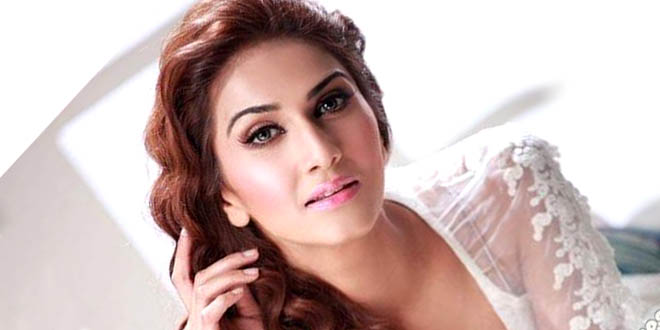 গ্ল্যামারাস মেকআপ