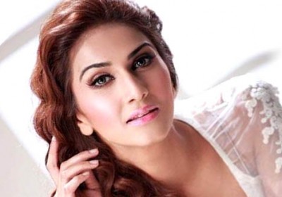 গ্ল্যামারাস মেকআপ