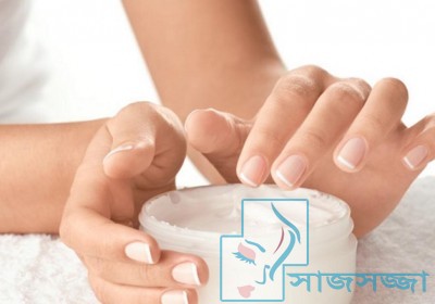 ক্লিঞ্জার এবং ময়েশ্চারাইজার